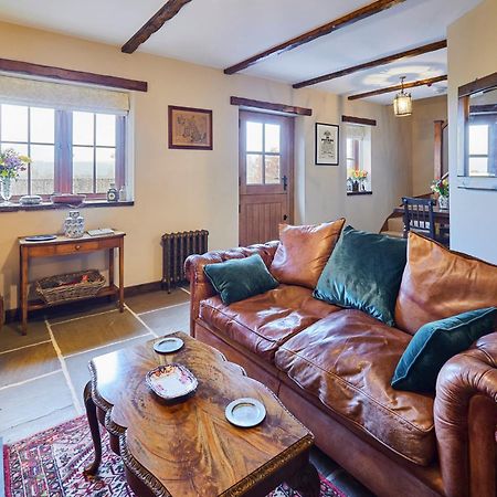 Charming Country Cottage With Outdoor Bath And Historic Setting, Brecon Beacons Retreat Llangadog Exterior photo