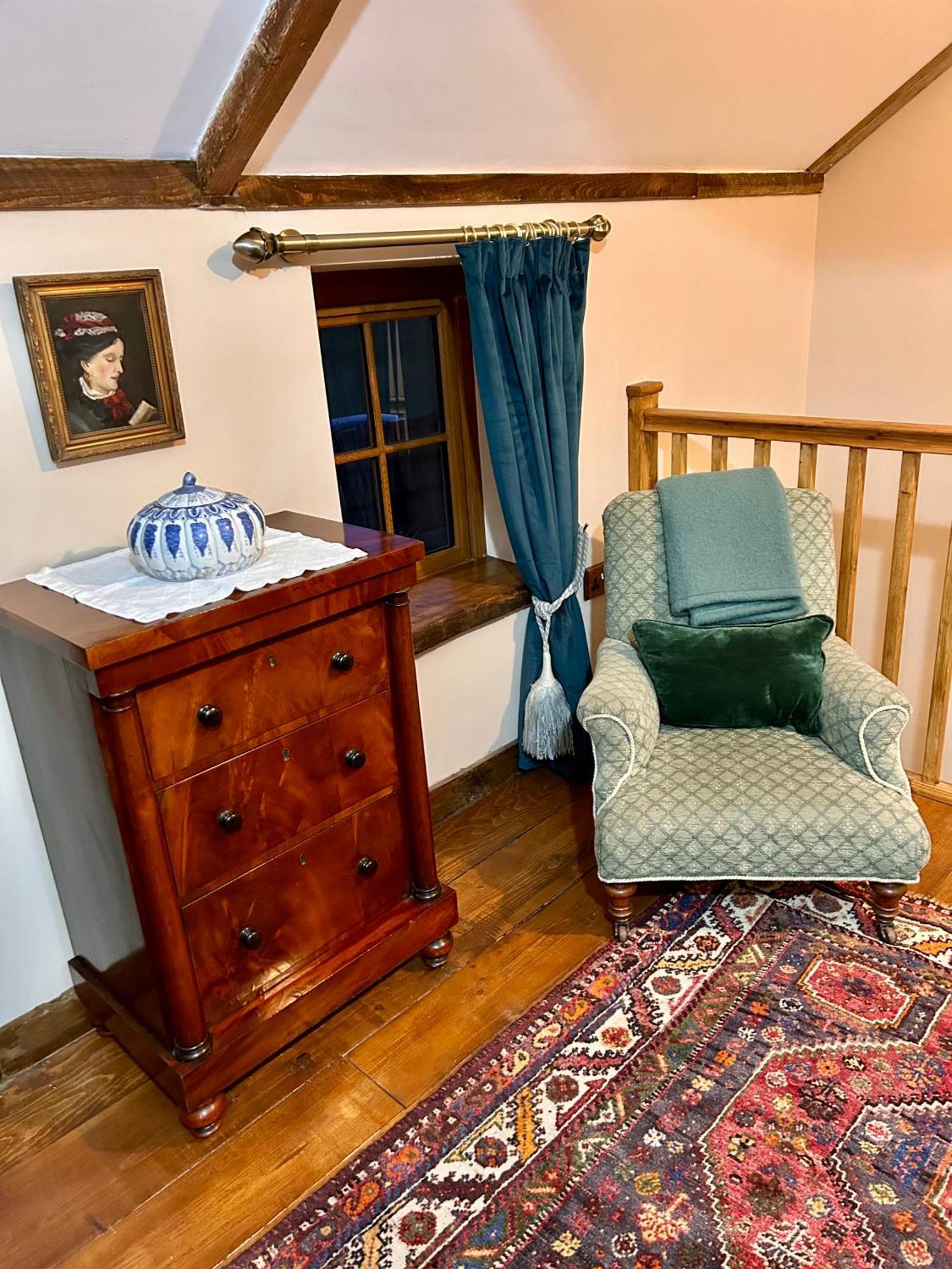 Charming Country Cottage With Outdoor Bath And Historic Setting, Brecon Beacons Retreat Llangadog Exterior photo