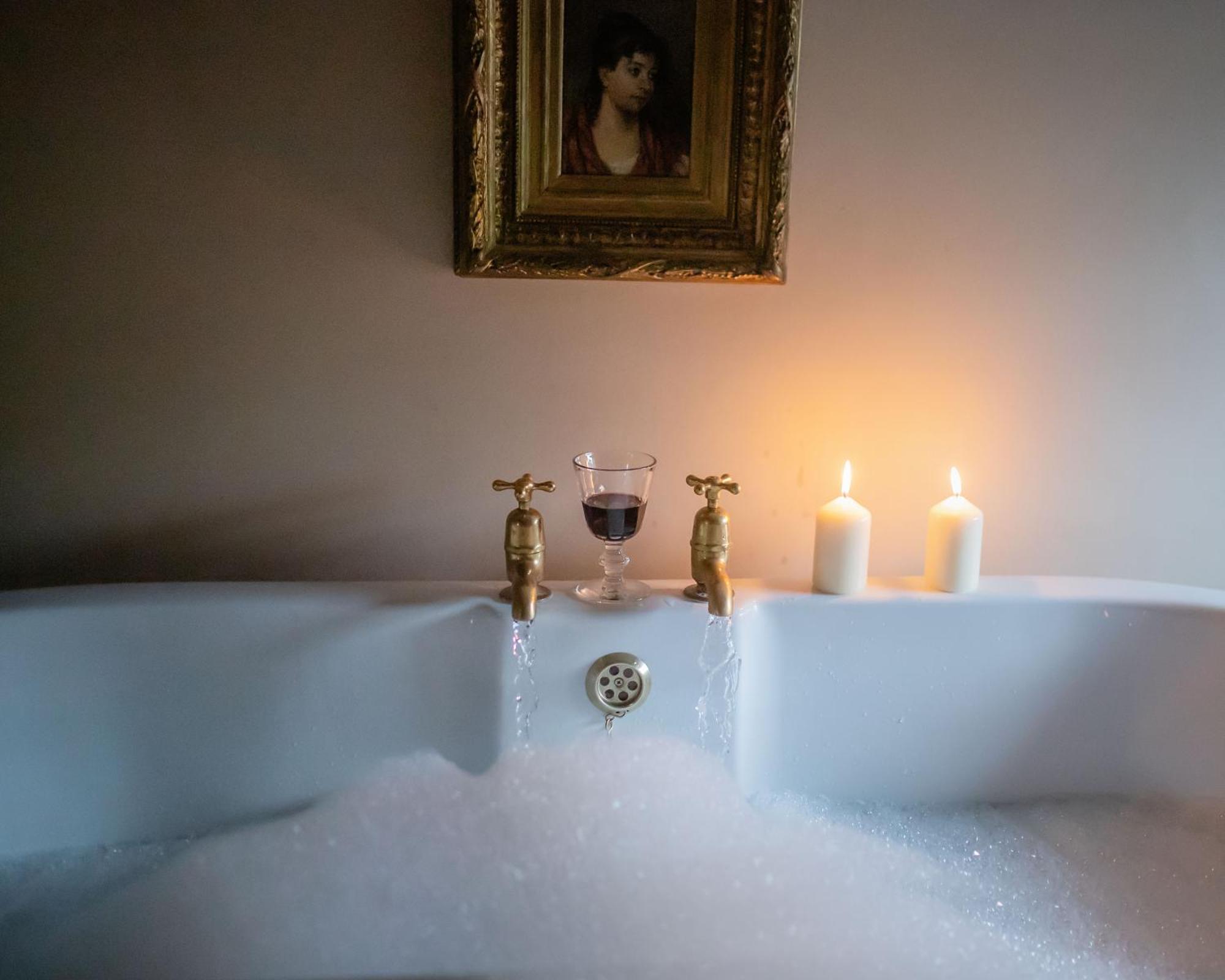 Charming Country Cottage With Outdoor Bath And Historic Setting, Brecon Beacons Retreat Llangadog Exterior photo