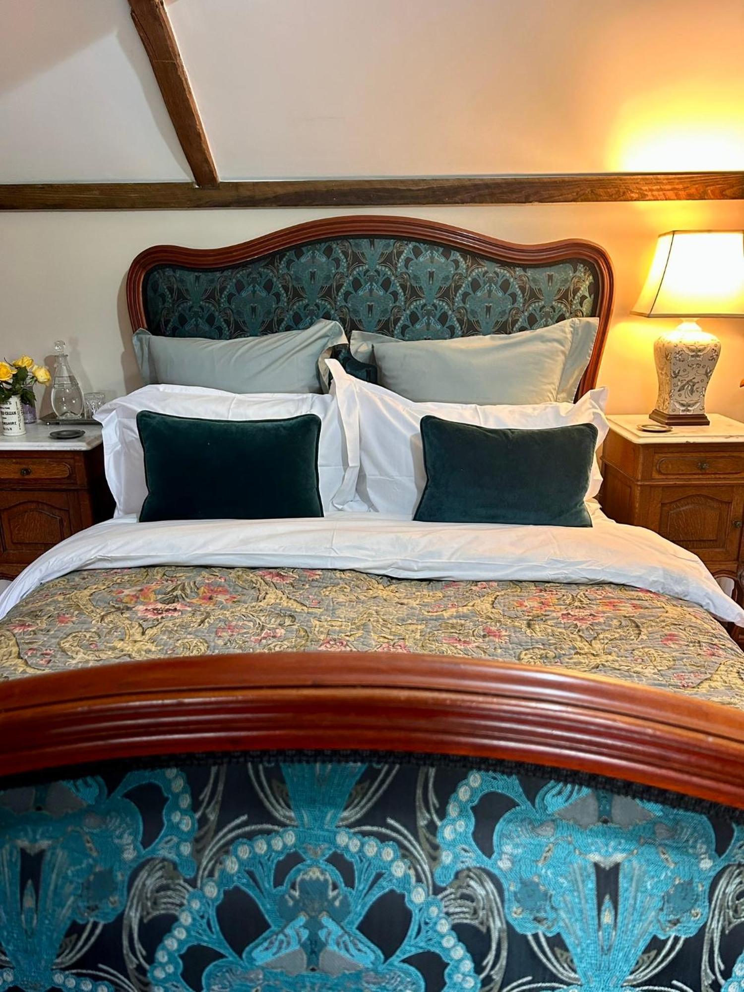 Charming Country Cottage With Outdoor Bath And Historic Setting, Brecon Beacons Retreat Llangadog Exterior photo